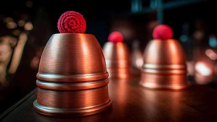 Legend Cups and Balls Cuivre / Vieilli performance en direct