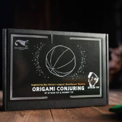 Origami Conjuring goocheltruc voor visuele illusies van goochelaars Ethan en Johnny Yip